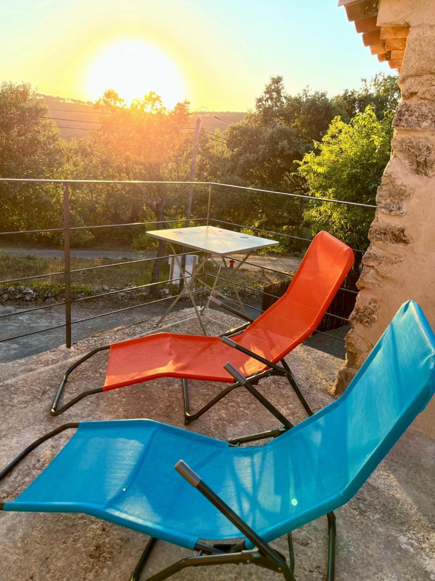 La Parenthese Du Var - Gite Avec Grande Terrasse Vue Sur Piscine Saint-Antonin-du-Var Luaran gambar